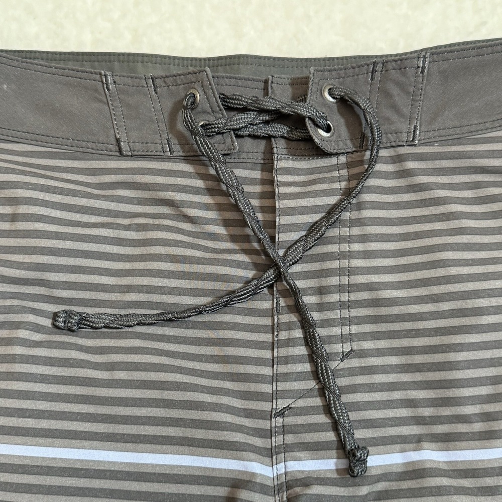 PATAGONIA Men Stretch Hydropeak Boardshorts 18" OLIVAS STRIPE BLACK OLBK Size 30 - Picture 3 of 13